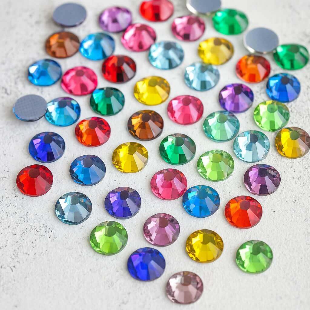 Rhinsten 3mm Mix – farverige, facetslebne 3 mm rhinsten til kreative projekter.