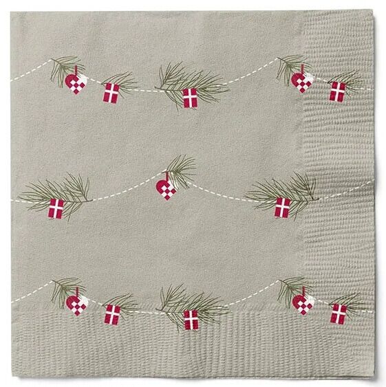 Juleservietter i dansk julestil med klassiske røde farver og julemotiver på dækket julebord